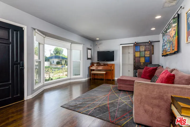 6601 Rubio Avenue, Lake Balboa, California 91406