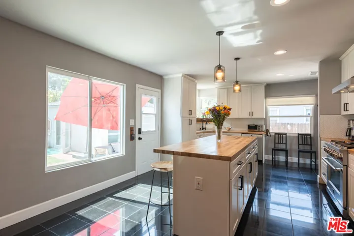 6601 Rubio Avenue, Lake Balboa, California 91406