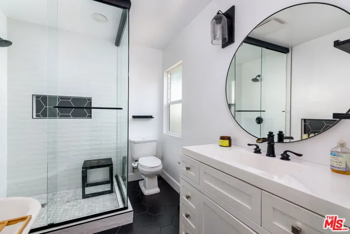 6601 Rubio Avenue, Lake Balboa, California 91406