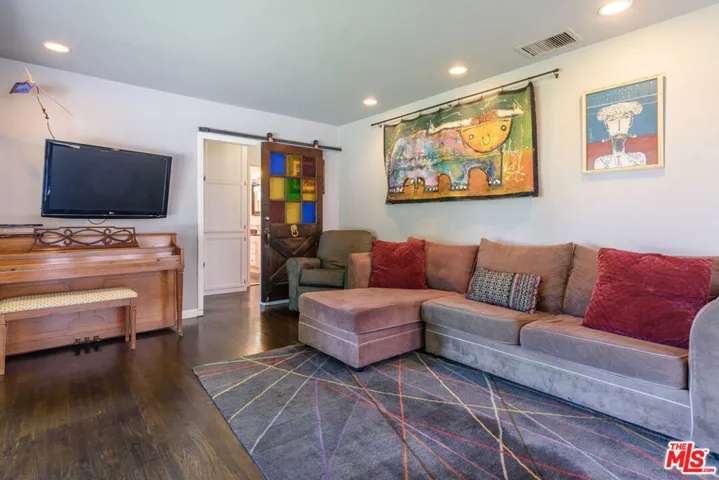 6601 Rubio Avenue, Lake Balboa, California 91406