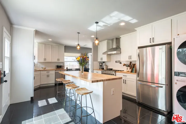 6601 Rubio Avenue, Lake Balboa, California 91406