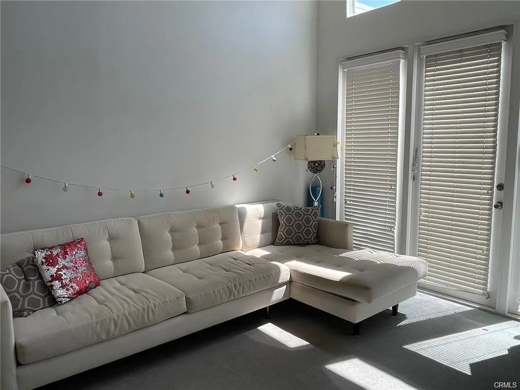 Living room with high ceiling and sunlight