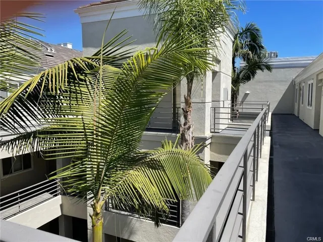 Nice open space from elevator to condo