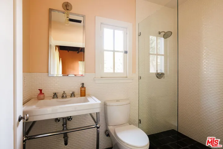 2230 Nottingham Avenue, Los Angeles, California 90027