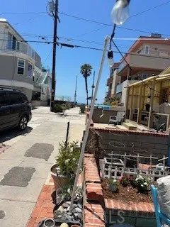 Few steps to sand