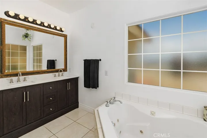 Relaxing spa tub