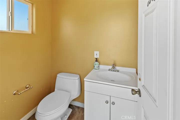Outdoor pool bath for extra convenience.