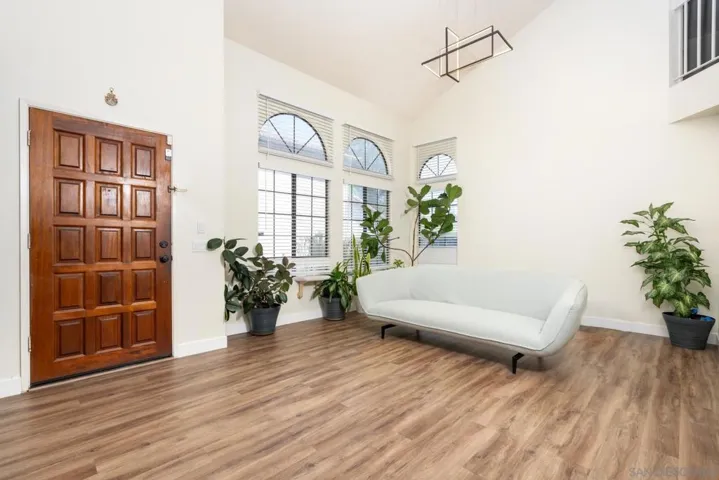 https://zimg.paragon.ice.com/ParagonImages/Property/PA/SDMLS/260013237/42/533/400/7ffe7f3a10674ba0d068d40a46bd8a15/3/cfce6ca585c15ad297de123b8477047c/260013237-f9fbcd06-f716-423d-ae12-a366128d0380.JPG