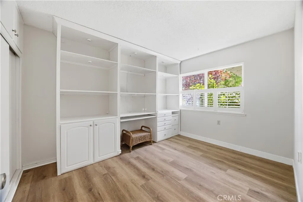 Ideal guest bedroom or home office