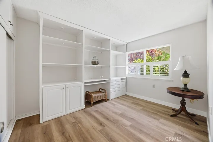 Ideal guest bedroom or home office