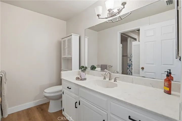 Secondary or guest bathroom