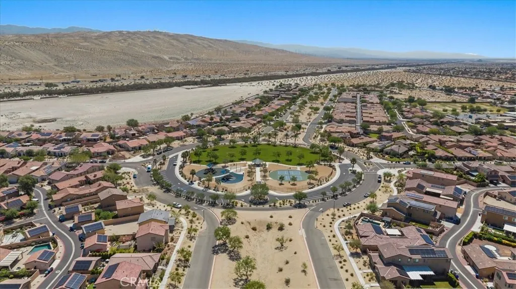 Community Amenities:
Clubhouse, Two Pools, Dog Park, Paddleball, Playground