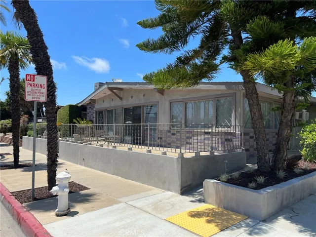 408 Ford Road, Costa Mesa, California 92627