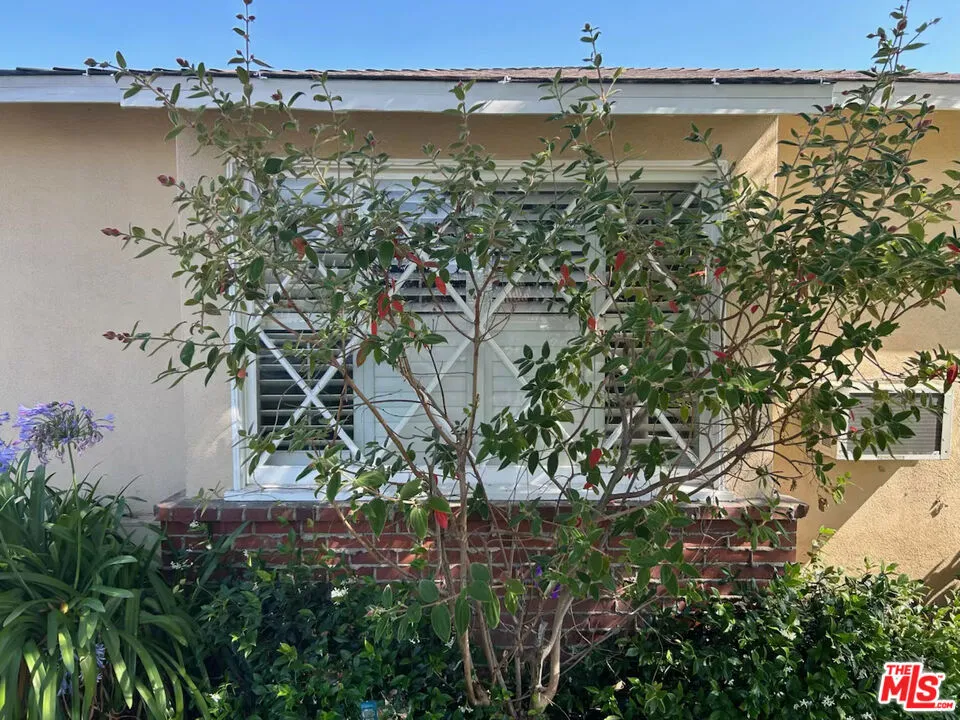 2514 W Chandler Boulevard, Burbank, California 91505 — photo 4