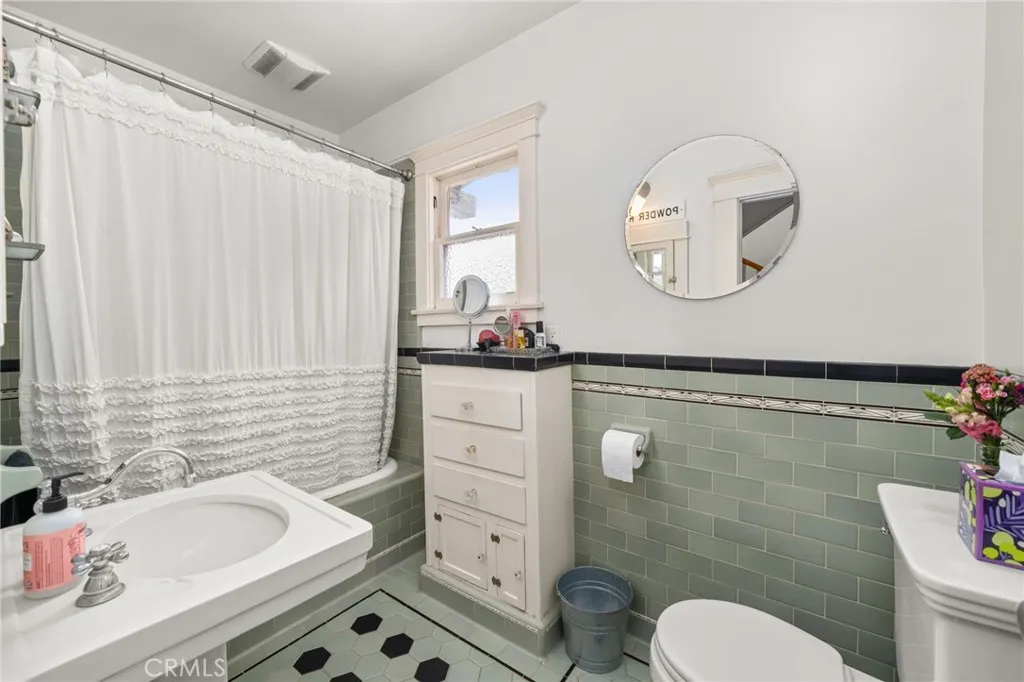 Main floor bath
