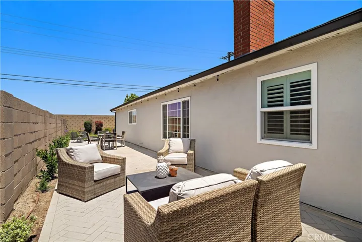 side yard patio