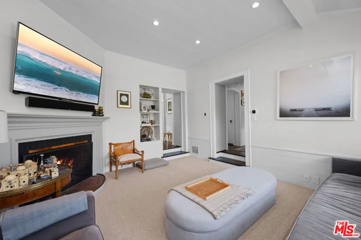 211 Barlock Avenue, Los Angeles, California 90049