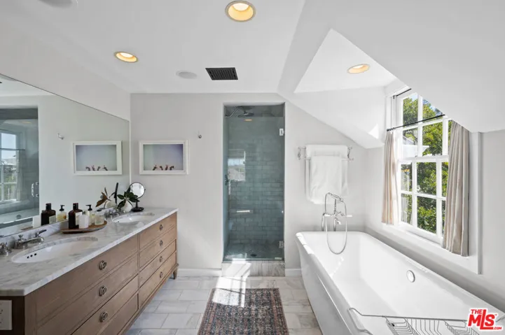 211 Barlock Avenue, Los Angeles, California 90049