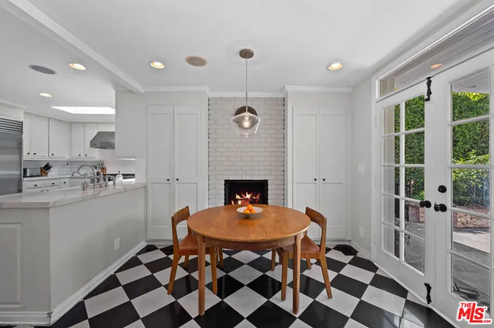 211 Barlock Avenue, Los Angeles, California 90049