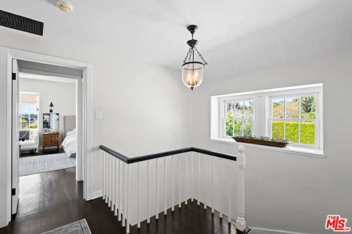 211 Barlock Avenue, Los Angeles, California 90049