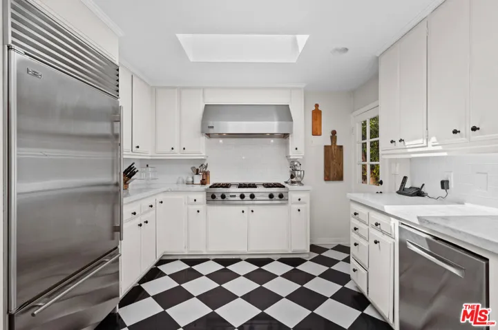 211 Barlock Avenue, Los Angeles, California 90049