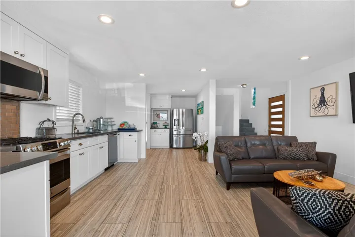 2212 W Oceanfront, Newport Beach, California 92663