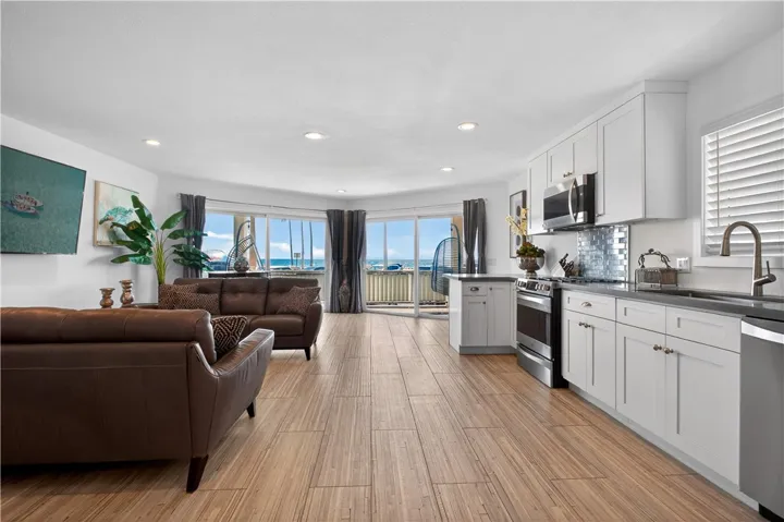 2212 W Oceanfront, Newport Beach, California 92663