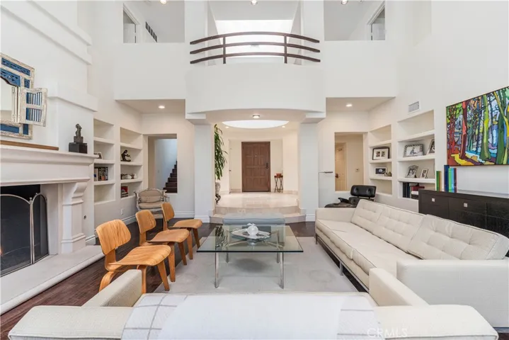 23921 Park Granada, Calabasas, California 91302