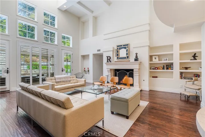 23921 Park Granada, Calabasas, California 91302