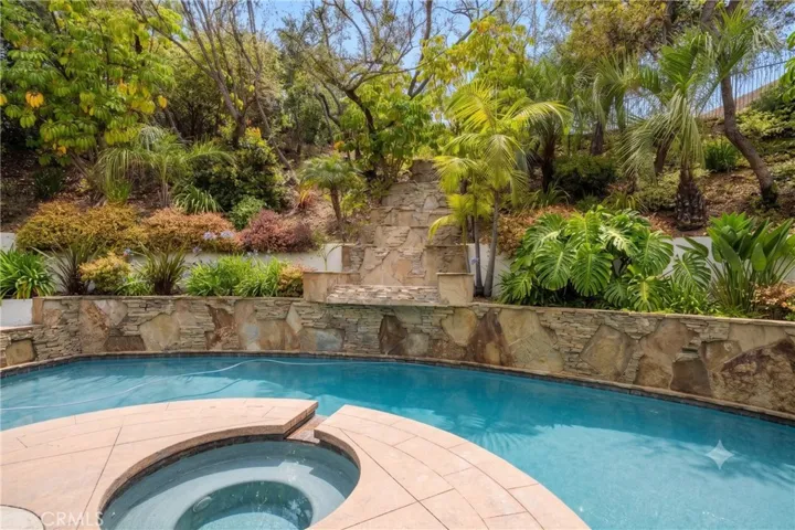 23921 Park Granada, Calabasas, California 91302