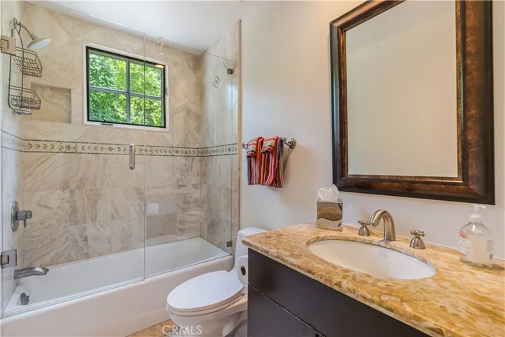 Downstairs ensuite bathroom