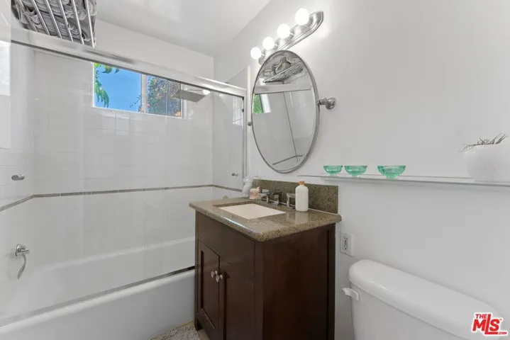 2002 4th Street 102, Santa Monica, California 90405