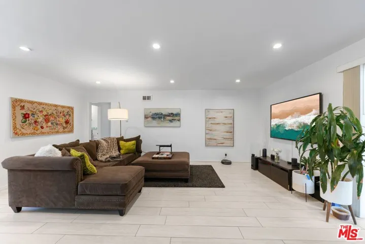 2002 4th Street 102, Santa Monica, California 90405