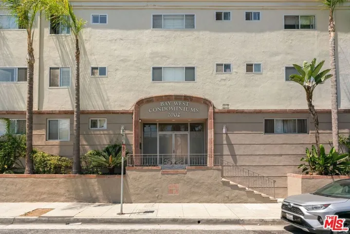2002 4th Street 102, Santa Monica, California 90405