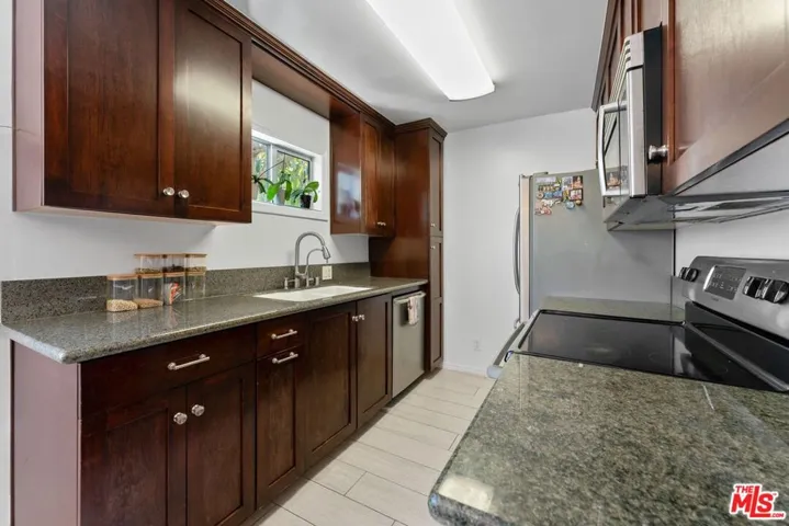 2002 4th Street 102, Santa Monica, California 90405