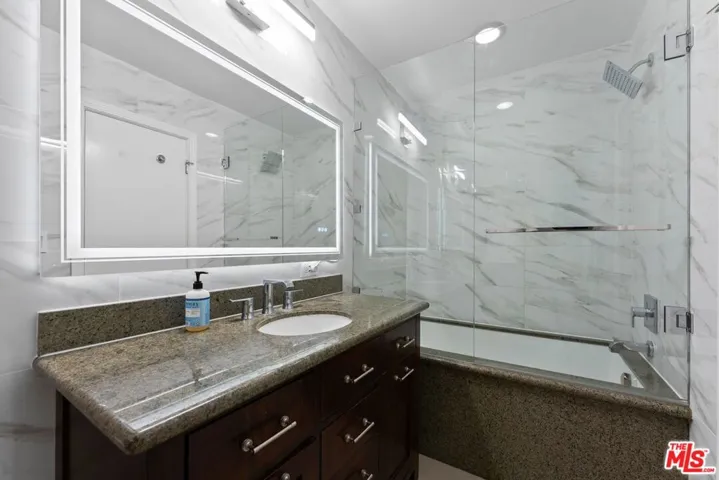 2002 4th Street 102, Santa Monica, California 90405