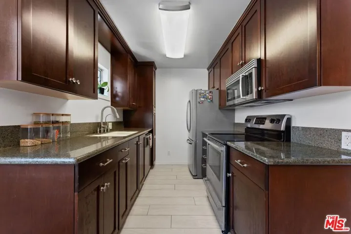 2002 4th Street 102, Santa Monica, California 90405