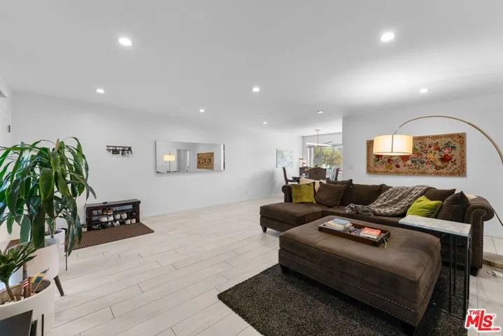 2002 4th Street 102, Santa Monica, California 90405