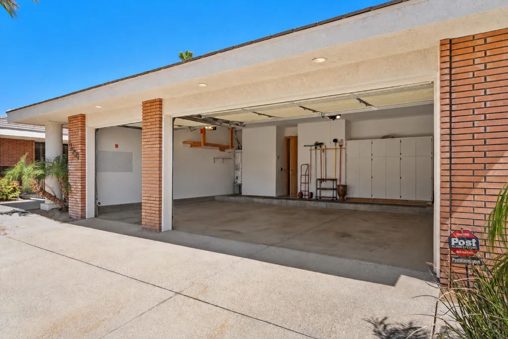 72250 Greenbriar Lane - Garage