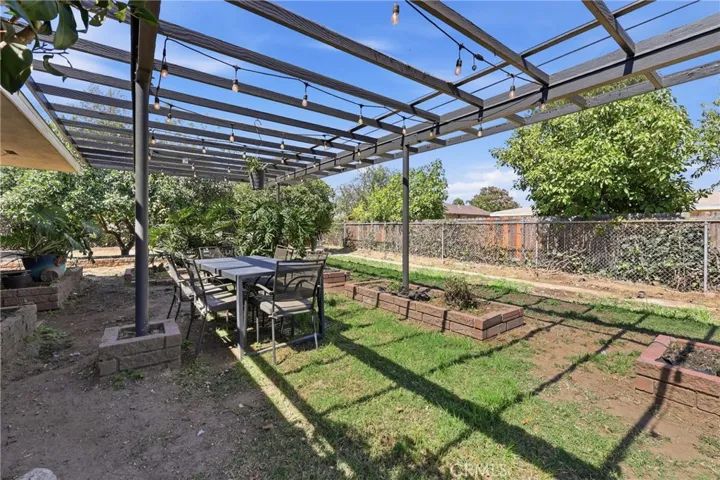 933 N Pine, Rialto, California 92376