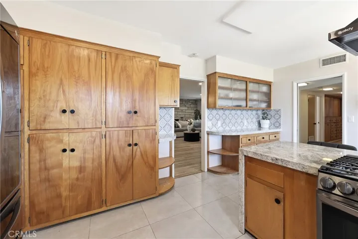 933 N Pine, Rialto, California 92376