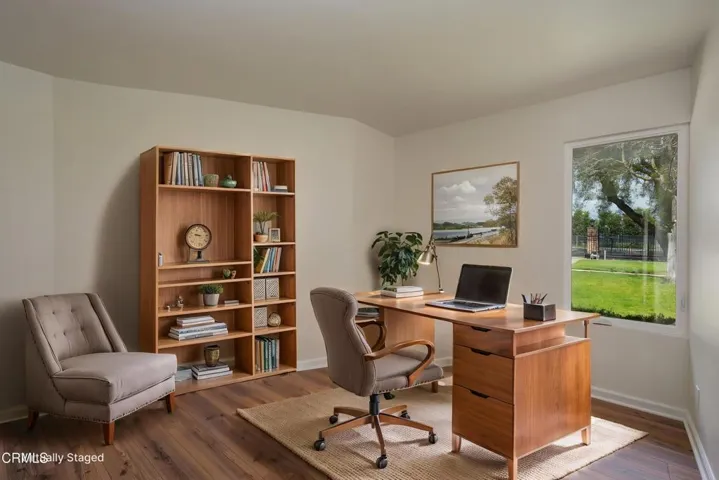 bedroom5/office