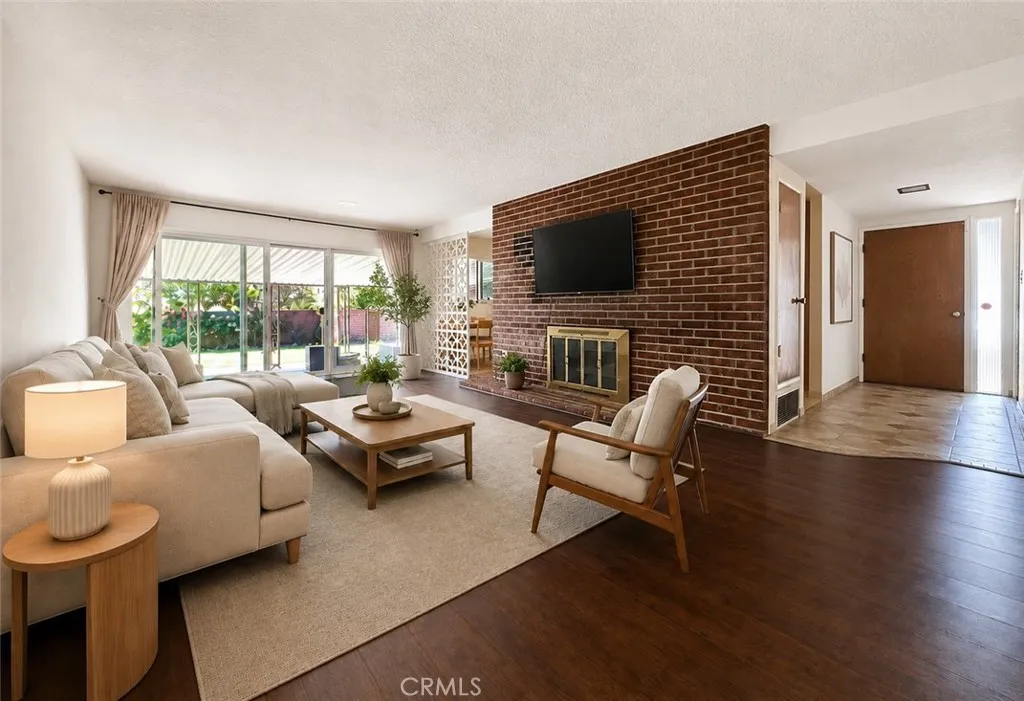 Photo has been virtually staged