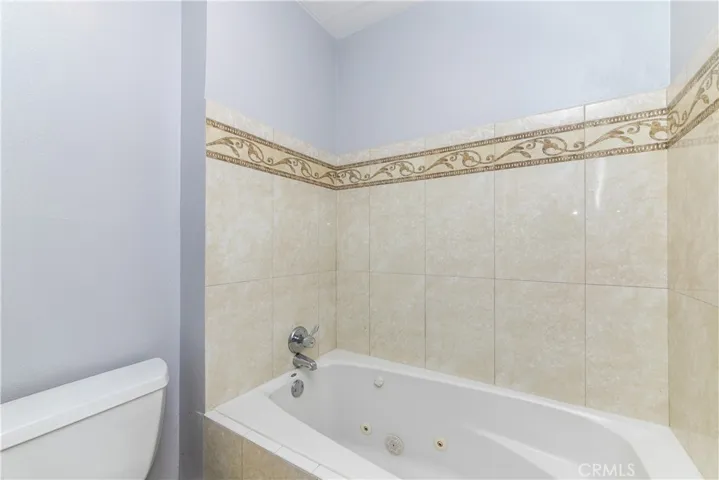 Jacuzzi tub