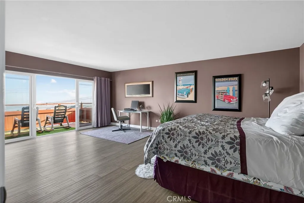 Primary bedroom w balcony