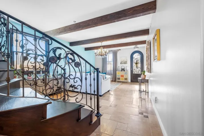 523 Hatherly St, Vista, California 92083