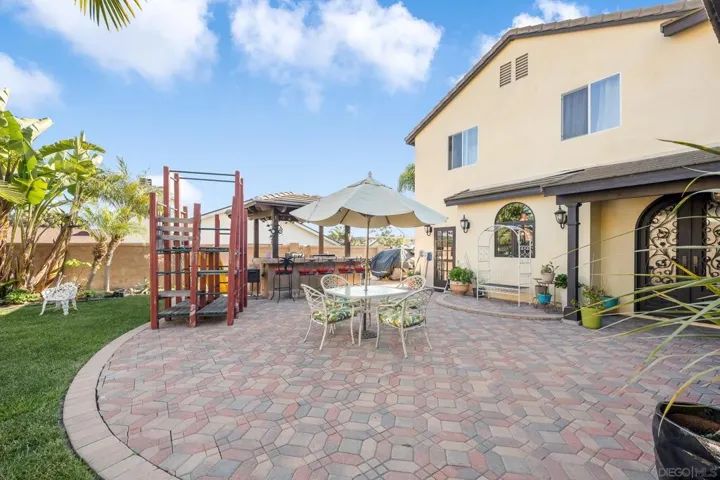 523 Hatherly St, Vista, California 92083