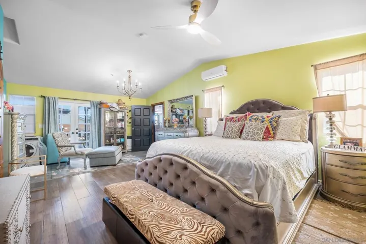 523 Hatherly St, Vista, California 92083