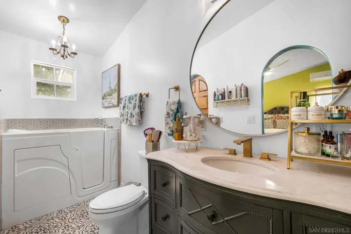 523 Hatherly St, Vista, California 92083