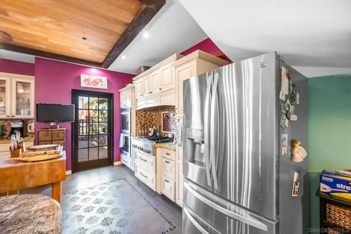 523 Hatherly St, Vista, California 92083